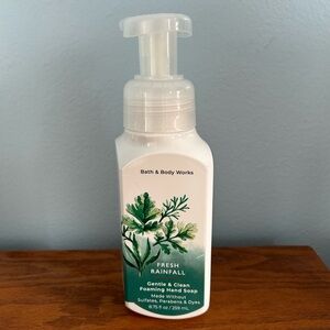 Bath & Body Works Fresh Rainfall 8.75 fl oz Foaming Hand Soap